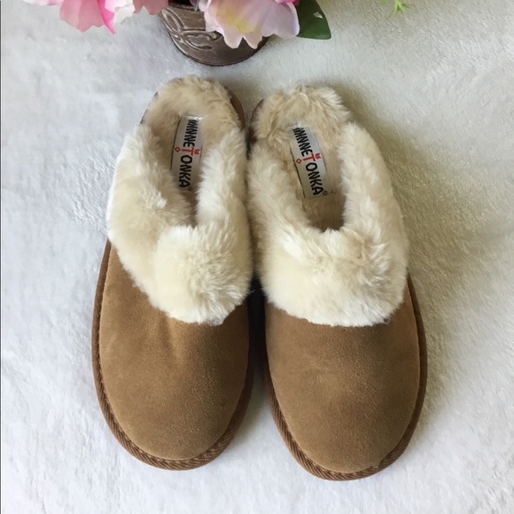 minnetonka chesney suede mule slipper